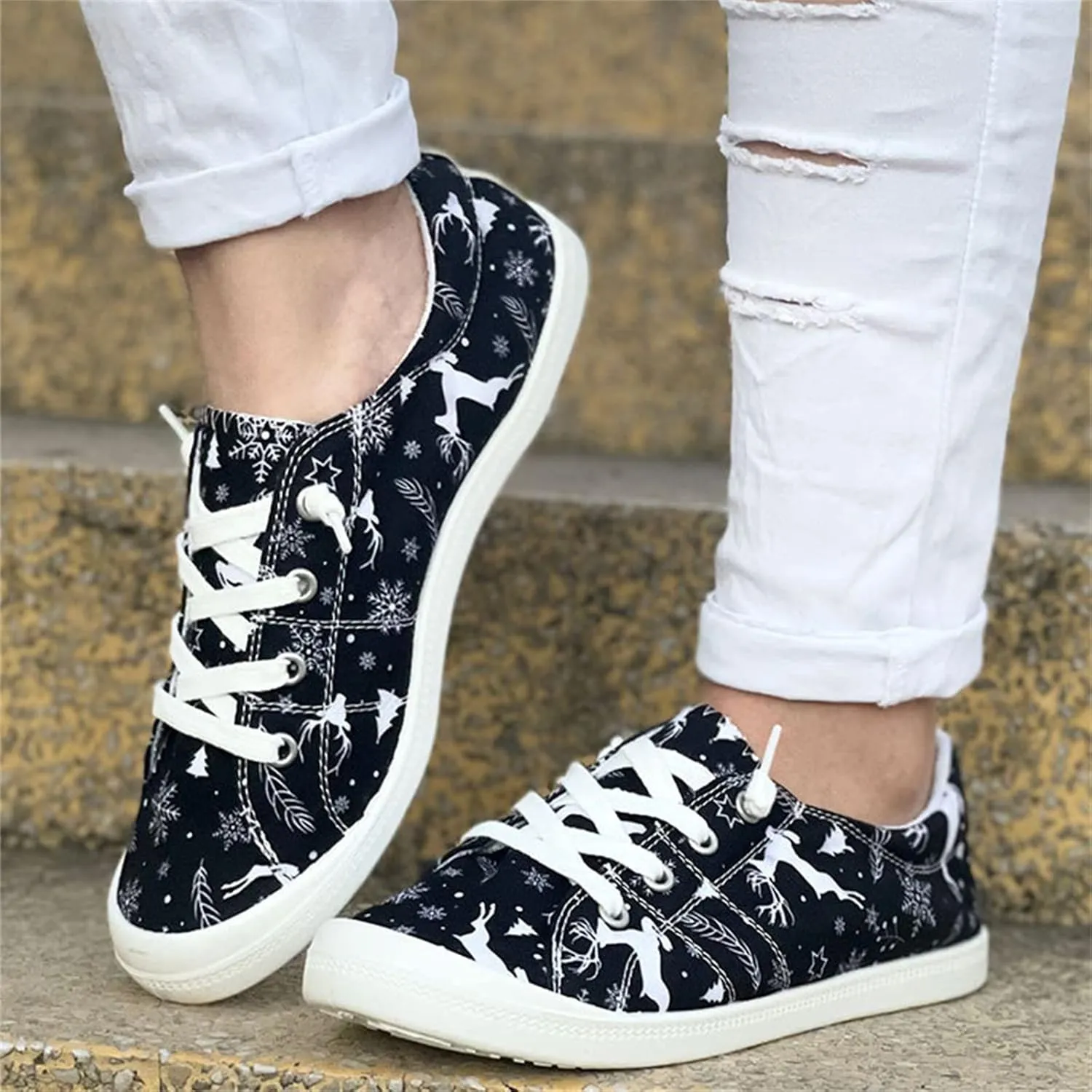 Lausiuoe Christmas Shoes For Women Flats Canvas Low Top Sneaker Classic Casual Fashion Slip On Comfort Non-Slip Walking Loafers