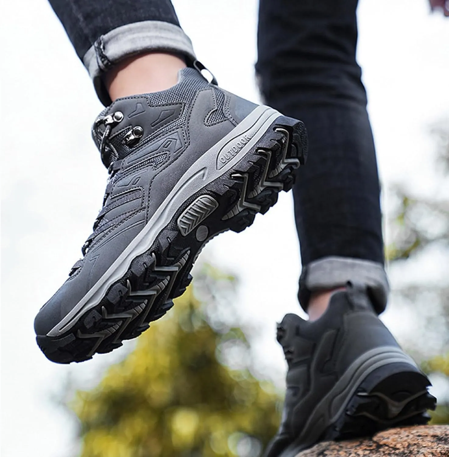 Men Autumn and Winter Hiking Shoes High Top Climbing Hiking Outdoor Shoes Casual Sports Shoes Foam Shoes