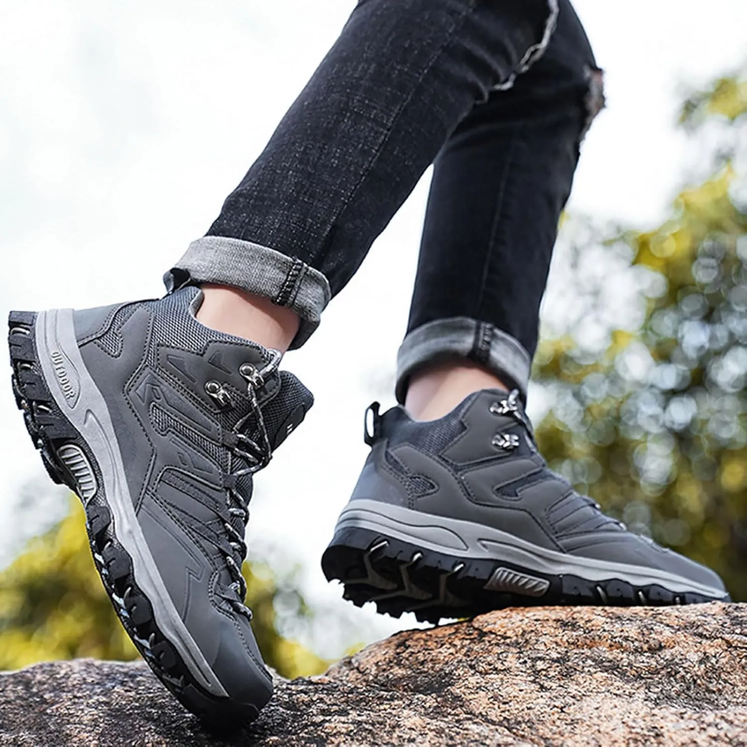 Men Autumn and Winter Hiking Shoes High Top Climbing Hiking Outdoor Shoes Casual Sports Shoes Foam Shoes