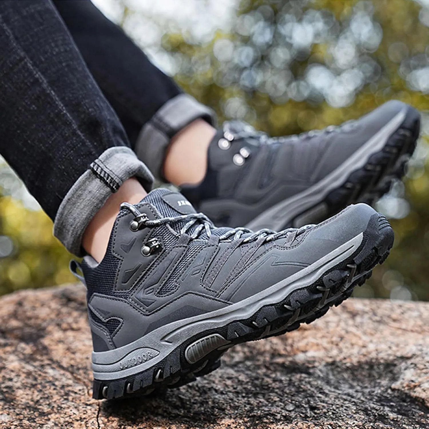 Men Autumn and Winter Hiking Shoes High Top Climbing Hiking Outdoor Shoes Casual Sports Shoes Foam Shoes