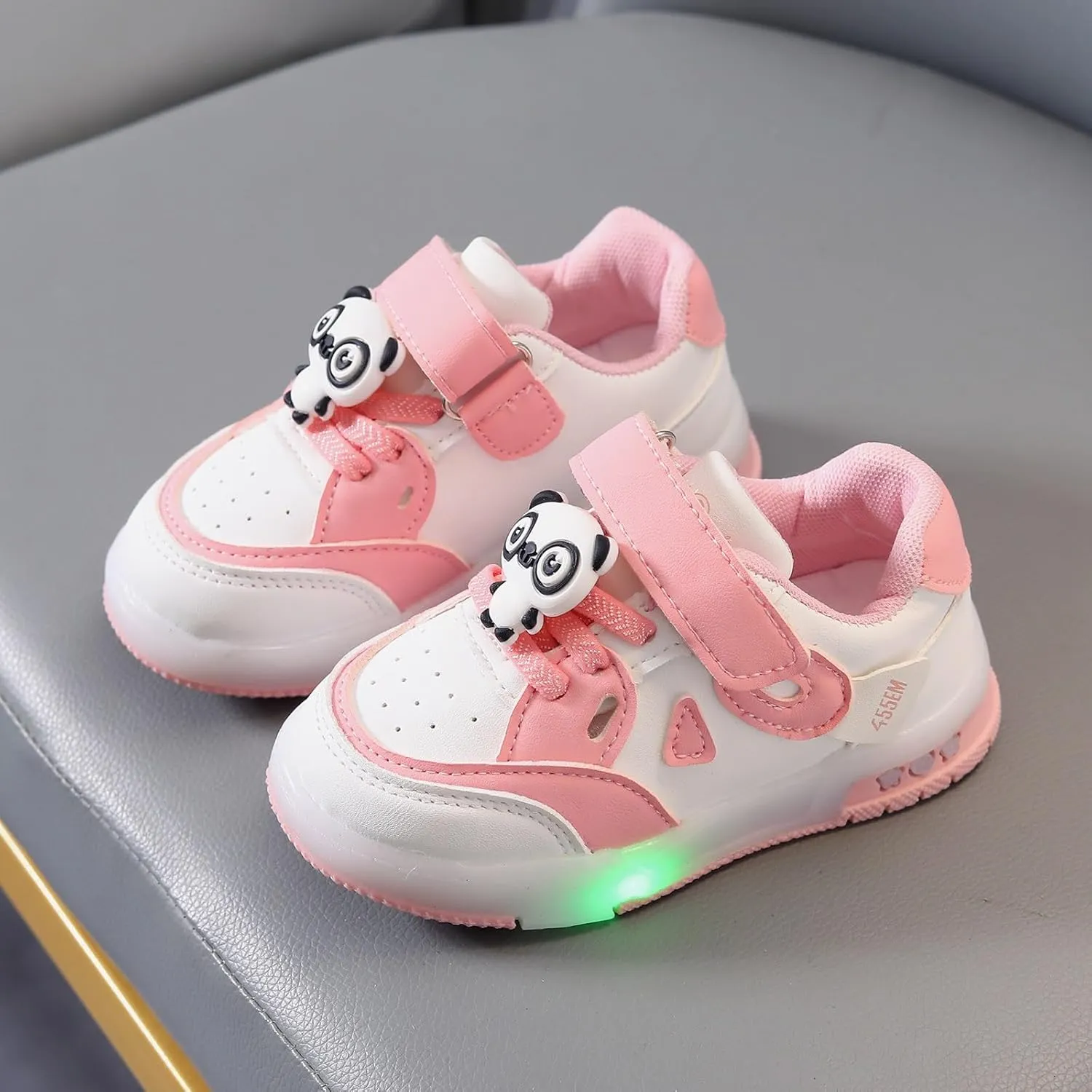 Sneakers for Girls Fashion LED Sneakers Kids Youth LED Shoes Low-Top Light Up Shoes for Girls Boys USB Charging Shoes Child