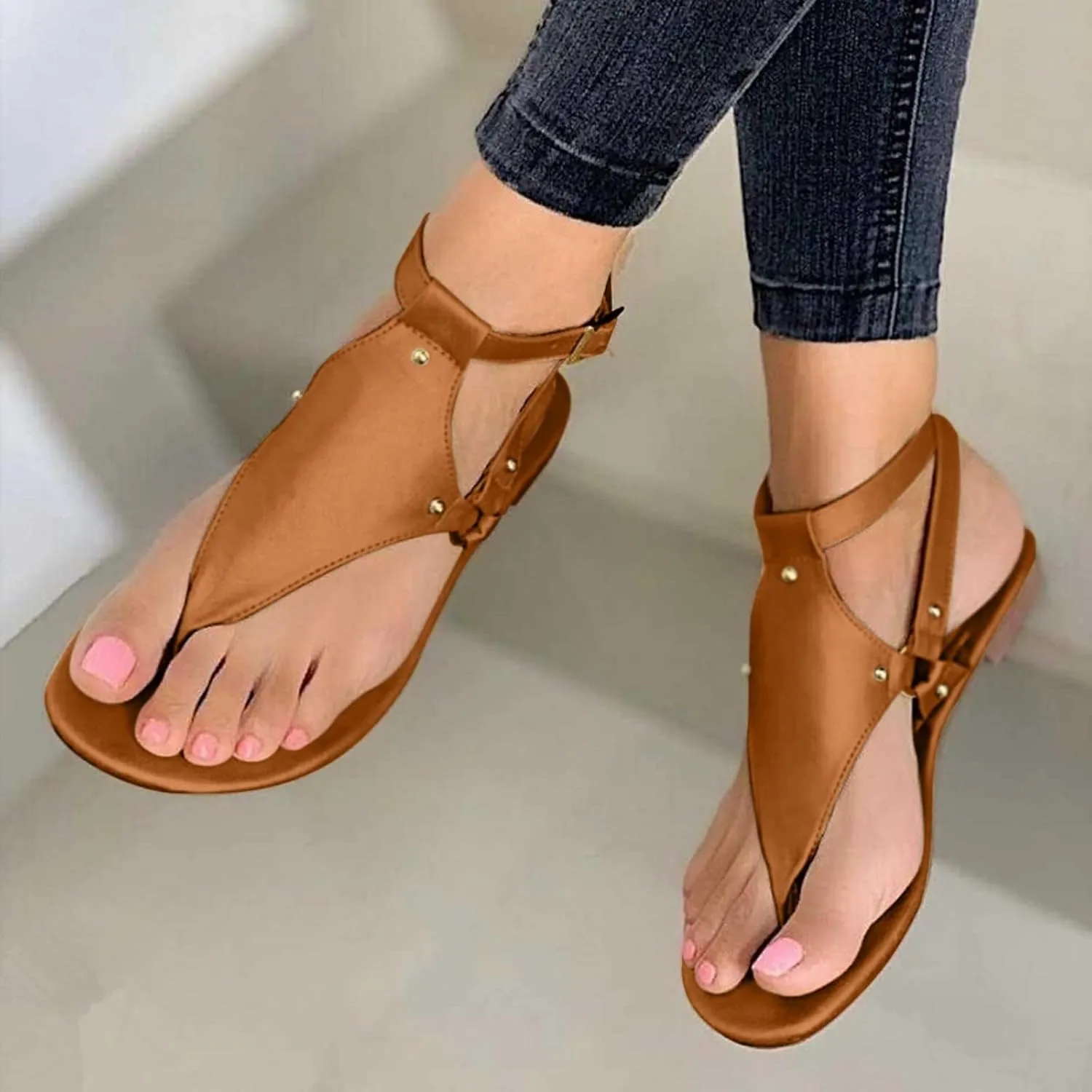Womens Flat Sandals Comfortable Clip Toe Flip Flops Soft Cushion Summer T-Strap Thong Sandals with Ankle Strap Metal Buckle Ladies Fashion Shoes for Walking Beach