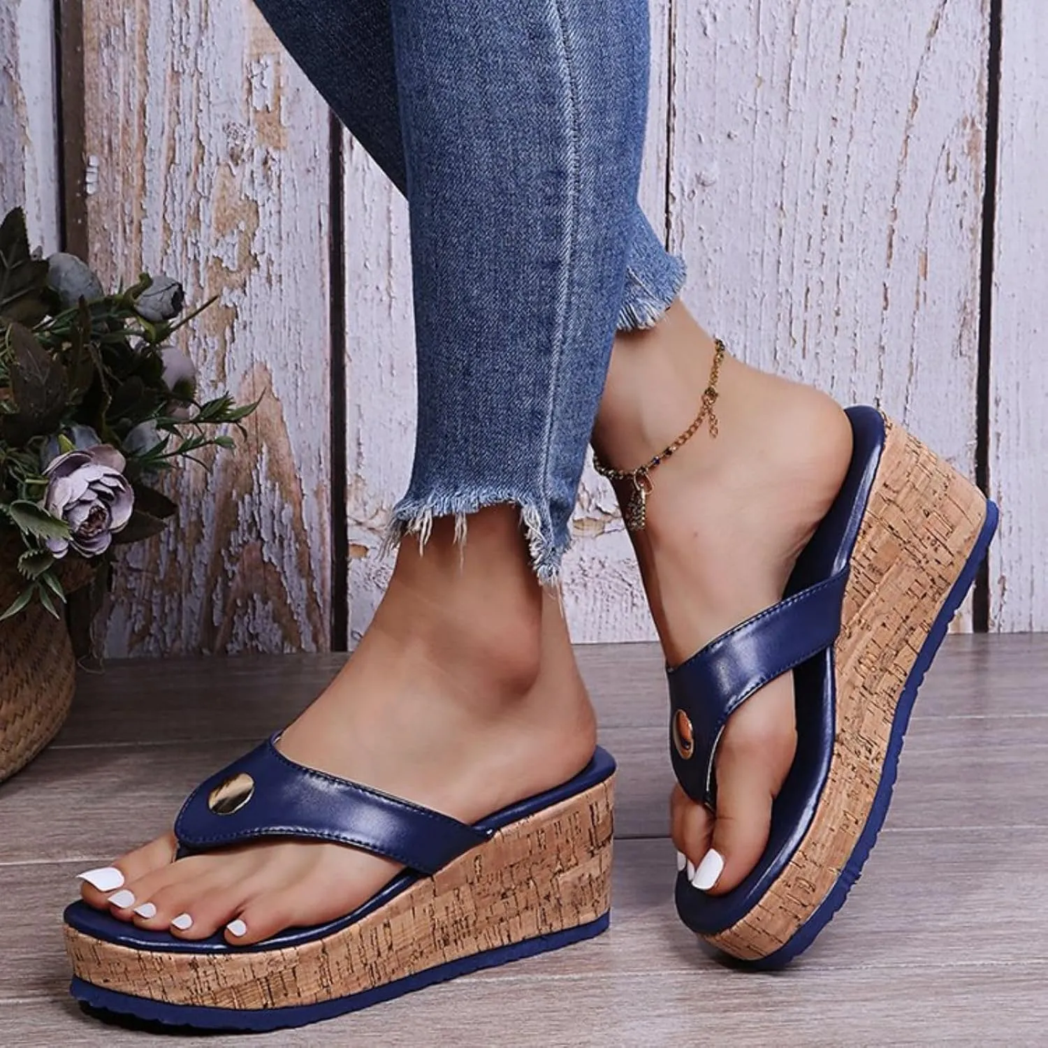 Women's Leather Platform Clip Toe Flip Flops with Arch Support Summer Anti-Slip Orthopedic Wedges Walking Sandals Beach Platform Slippers Wedge Heel Shoes Slip on Cork High Heeled 2025