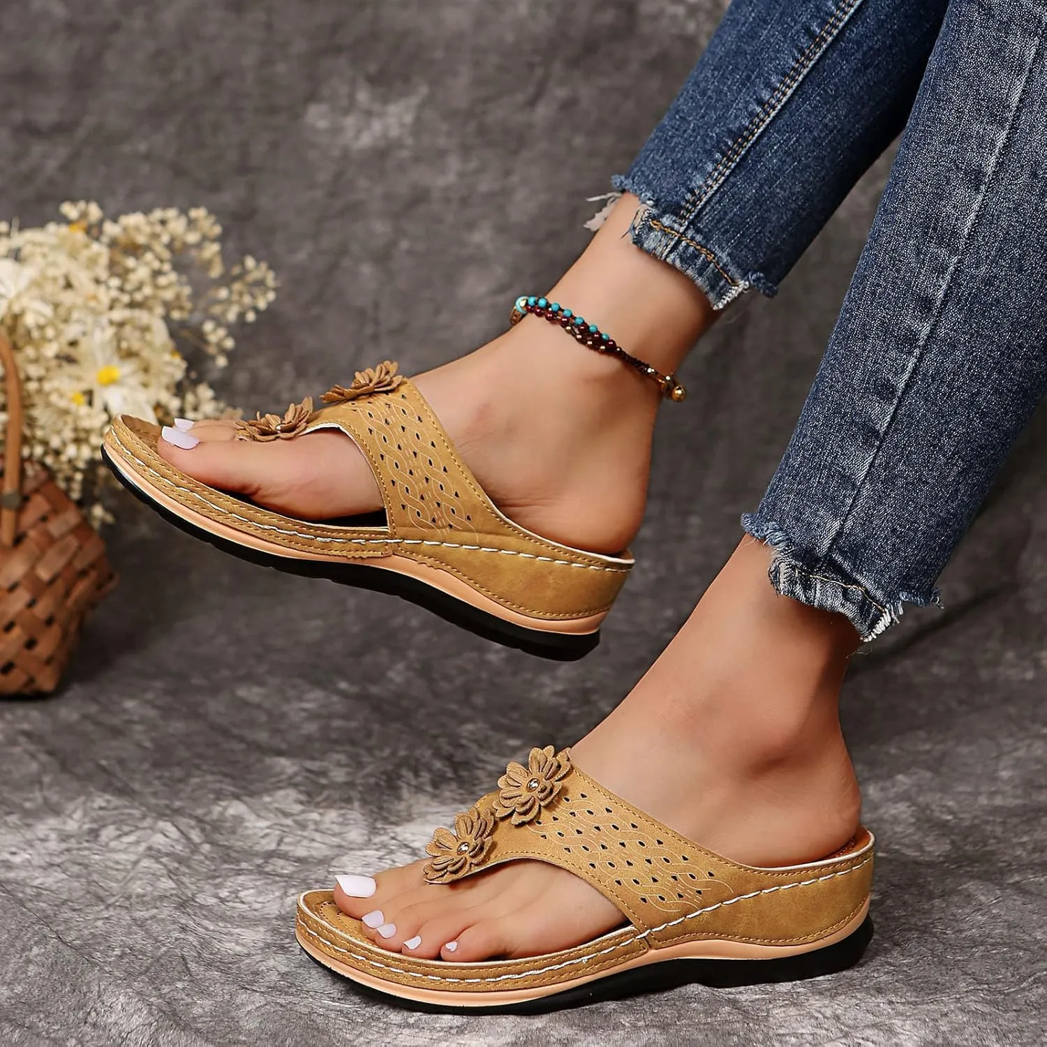 Womens Wedge Flip Flops with Arch Support for Women Sandals Comfortable Dressy Summer Lightweight Leather Slip On Slides Casual Walking Sandals Women Slippers Orthopedic Sandals Outdoor Beach Shoes